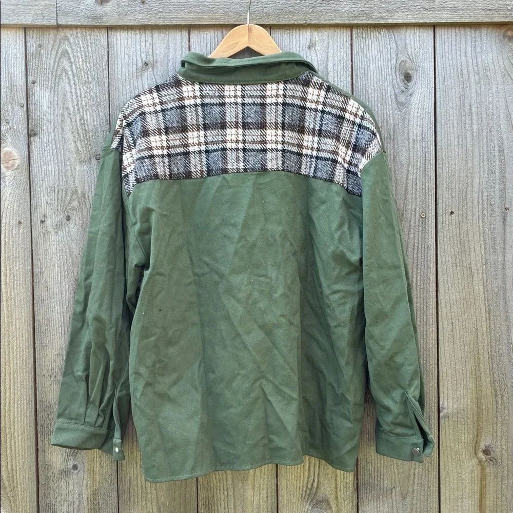 Women’s Plaid Button up Shacket Jacket - Picture 8 of 15